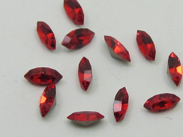 4X2mm NAVETTE 12Pcs. LT. SIAM POINTED BACK European Rhinestones